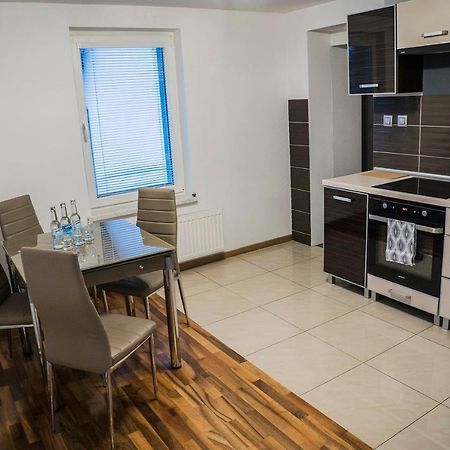 Apartamenty Korona Кросно Экстерьер фото