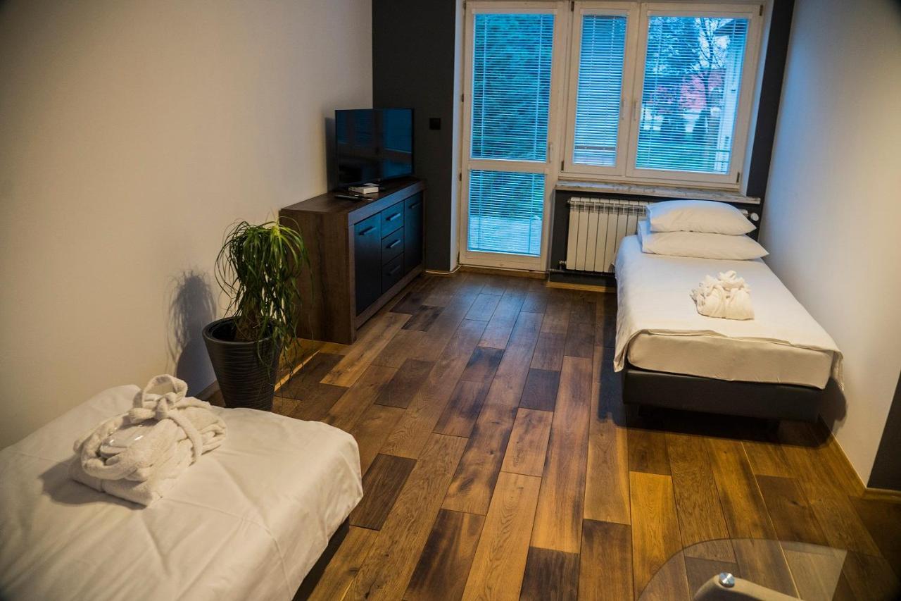 Apartamenty Korona Кросно Экстерьер фото