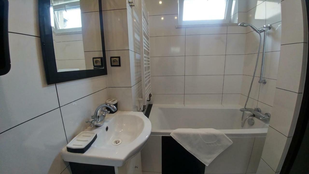 Apartamenty Korona Кросно Экстерьер фото