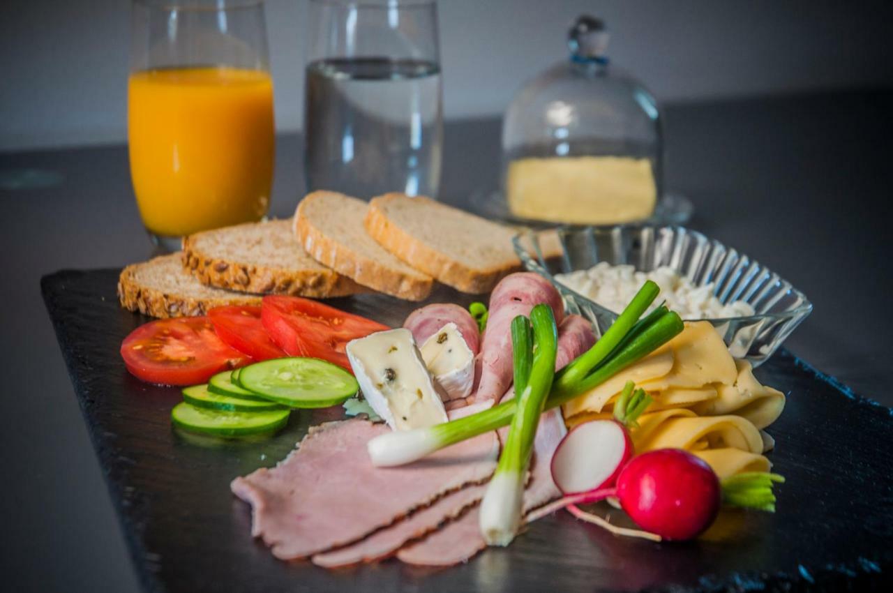 Apartamenty Korona Кросно Экстерьер фото