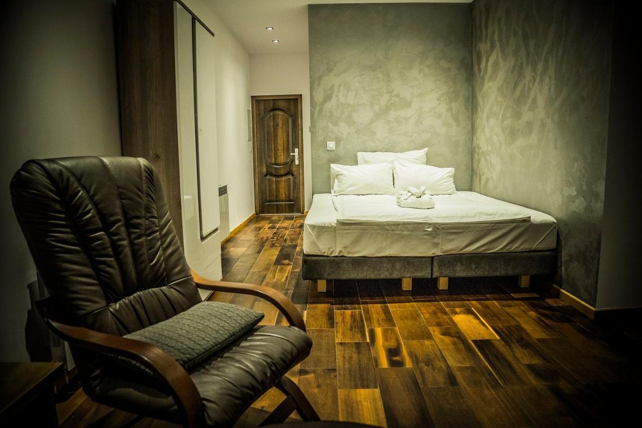 Apartamenty Korona Кросно Экстерьер фото